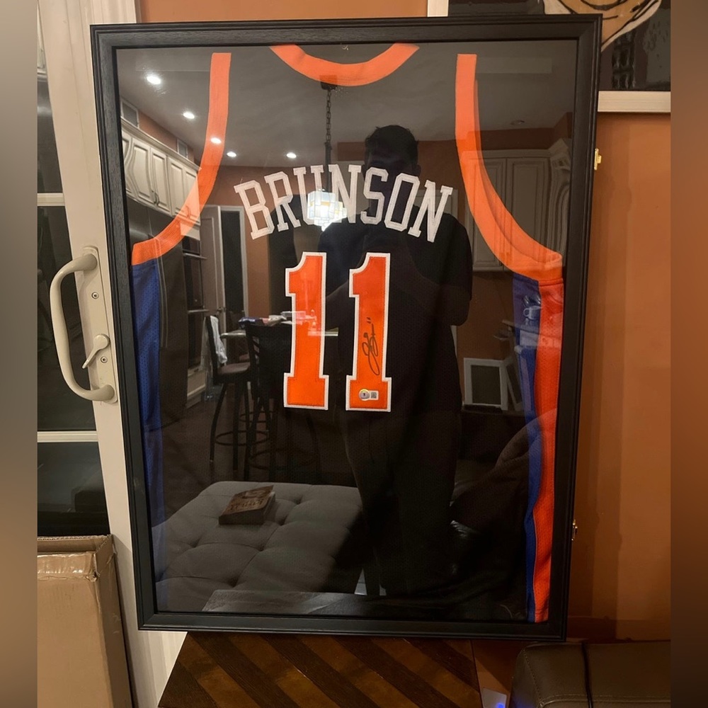 Jalen Brunson signed jersey in frame authentication by Beckett